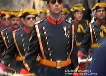En el Calvario 1983. Banda de Cornetas, Tambores y Gaitas de la Guardia Civil de Cuenca