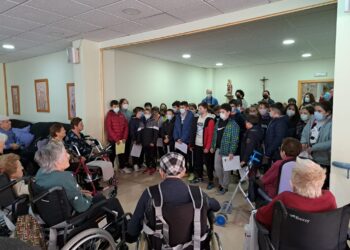 Alumnos de 5º de Primaria, del Hermanos Valdés, visitan la residencia de Villa Román