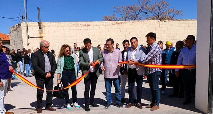 Inaugurado el nuevo césped artificial del campo de fútbol ‘José María Perona’ de Las Mesas