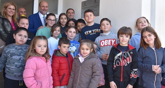 Inaugurado el nuevo gimnasio del CRA ‘San Blas’ de Almonacid del Marquesado 1 Inaugurado el nuevo gimnasio del CRA ‘San Blas’ de Almonacid del Marquesado