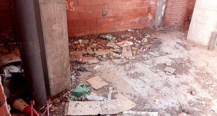 IU Azuqueca denuncia el abandono de la Plaza 3 de abril 1 IU Azuqueca denuncia el abandono de la Plaza 3 de abril