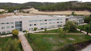La Escuela Politécnica de Cuenca recibe el premio Entidad del Año del Colegio Oficial de Ingenieros Técnicos de Telecomunicación