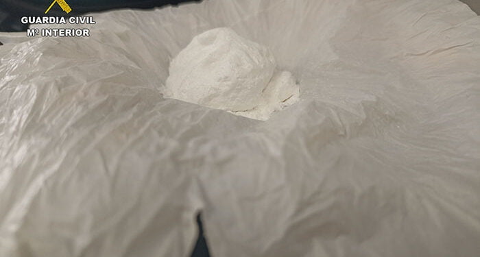 La Guardia Civil detiene en Rillo de Gallo a tres personas con una roca de cocaína en estado puro de casi 22 gramos 1 La Guardia Civil detiene en Rillo de Gallo a tres personas con una roca de cocaína en estado puiro de casi 22 gramos
