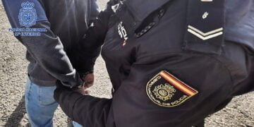 La Policía Nacional detiene a dos menores en Guadalajara que amenazaron con un arma blanca a otro para sustraerle el teléfono móvil