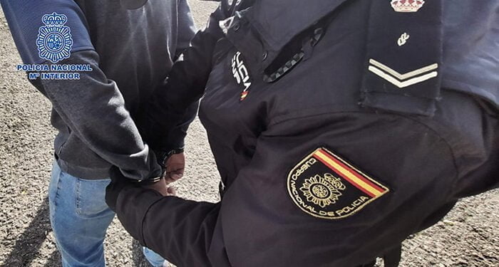 La Policía Nacional detiene a dos menores en Guadalajara que amenazaron con un arma blanca a otro para sustraerle el teléfono móvil
