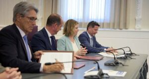 La Universidad de Alcalá y la empresa Cummins firman un convenio para el desarrollo de actividades formativas y de innovación