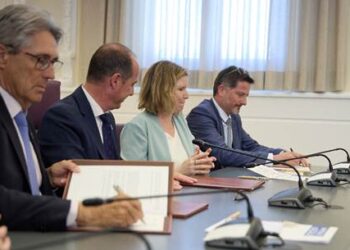 La Universidad de Alcalá y la empresa Cummins firman un convenio para el desarrollo de actividades formativas y de innovación