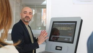 Llegan los Kioscos Digitales a cinco centros sociales y al Arriaca Digital para acercar la administración a la ciudadanía