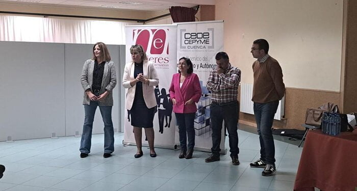 Lleno en el ayuntamiento de Fuentes en la celebración de las jornadas de AMEP sobre apoyo a empresas