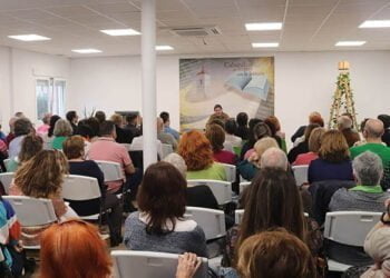 Luis García Montero abarrota la «León Gil», de la mano de Machado, Lorca y Almudena Grandes