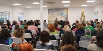 Luis García Montero abarrota la «León Gil», de la mano de Machado, Lorca y Almudena Grandes
