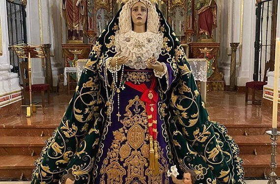 María Stma de la Esperanza en Besamanos - 2023