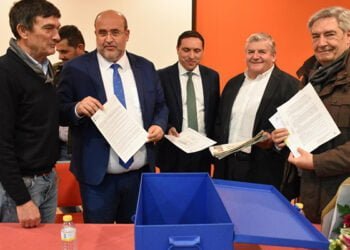Martínez Guijarro participa en el acto de puesta de primera piedra de la construcción de la procesadora ‘Pistacuenca’, en Villamayor de Santiago 5 Martínez Guijarro participa en el acto de puesta de primera piedra de la construcción de la procesadora ‘Pistacuenca’, en Villamayor de Santiago