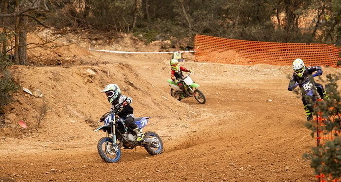 Más de medio centenar de motociclistas reinauguran el circuito de motocross de Trillo