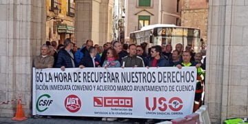 Nueva concentración de los empleados municipales del ayuntamiento de Cuenca para reclamar la aplicación del convenio colectivo