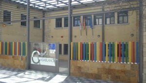 Los alumnos de la Escuela de Arte Cruz Novillo de Cuenca realizarán una segunda intervención pictórica en el patio del colegio Casablanca