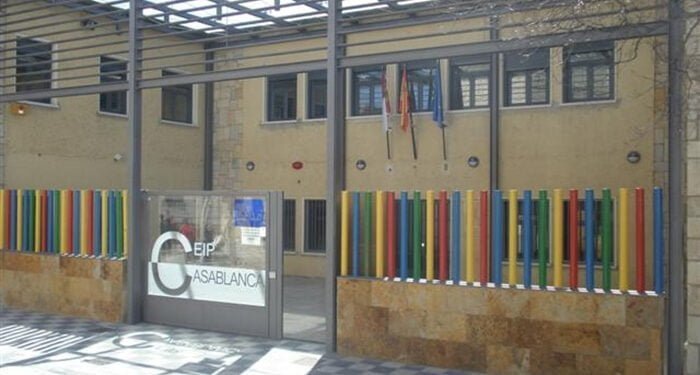 Los alumnos de la Escuela de Arte Cruz Novillo de Cuenca realizarán una segunda intervención pictórica en el patio del colegio Casablanca 1 Los alumnos de la Escuela de Arte Cruz Novillo de Cuenca realizarán una segunda intervención pictórica en el patio del colegio Casablanca