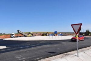 El Gobierno mejora la circulación viaria en Motilla del Palancar con la construcción de una nueva glorieta