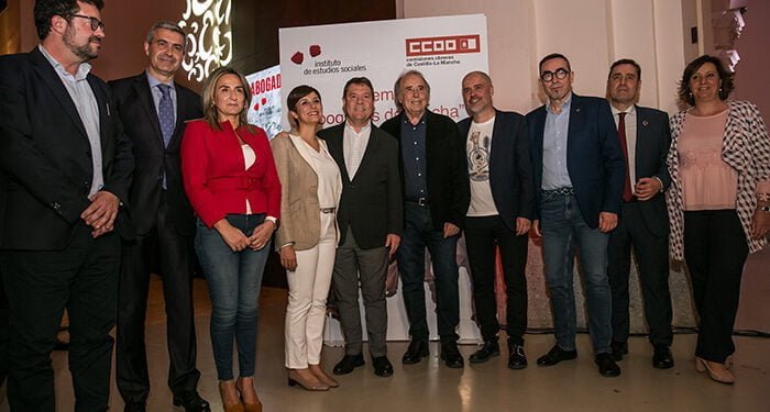 Page reconoce a Joan Manuel Serrat como el “autor de la banda sonora de la autoestima colectiva” de todo el país