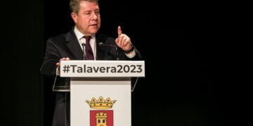 Page se compromete a pactar la “política fiscal” regional con los agentes sociales para mantenerla “entre las tres” más bajas de España
