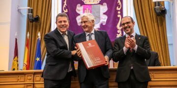 Page sitúa a Castilla-La Mancha como “ejemplo de fidelidad constitucional” y “una representación fiel” del espíritu del 78