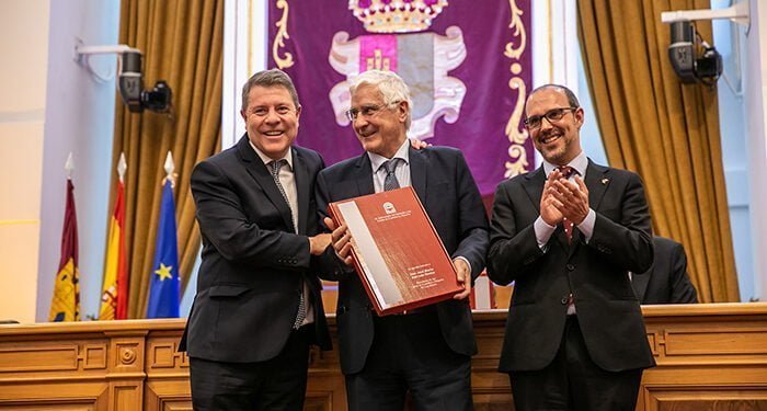 Page sitúa a Castilla-La Mancha como “ejemplo de fidelidad constitucional” y “una representación fiel” del espíritu del 78 1 Page sitúa a Castilla-La Mancha como “ejemplo de fidelidad constitucional” y “una representación fiel” del espíritu del 78