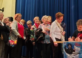 Pedro Simón reúne en Vara del Rey casi 200 personas dentro del programa provincial Los Libros Viajan por la Provincia