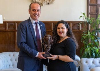 Rojo recibe a la alcarreña, Laura Galán, ganadora del premio Goya como mejor actriz revelación