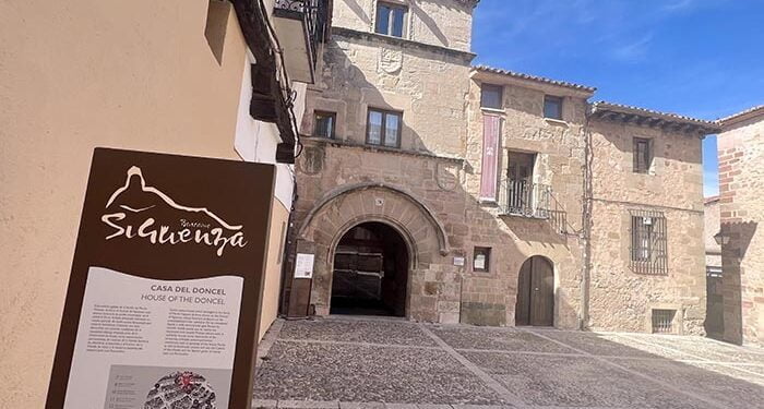 Sigüenza ya cuenta con nueva señalización turística 1 Sigüenza ya cuenta con nueva señalización turística