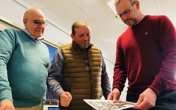 Solana recibe a la Asociación Cultural Catalina de Cardona y respalda que se fomente turísticamente la histórica cueva de la religiosa