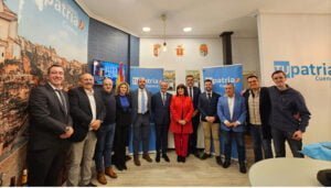 Un centenar de personas se dan cita para arropar a la presidenta nacional de TUpatria, Carmen Gomis, en la inauguración de la sede provincial en Cuenca