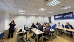 Una quincena de personas asiste a la jornada técnica sobre lubricantes para los asociados de TRACC en ACESANC