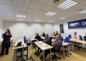 Una quincena de personas asiste a la jornada técnica sobre lubricantes para los asociados de TRACC en ACESANC