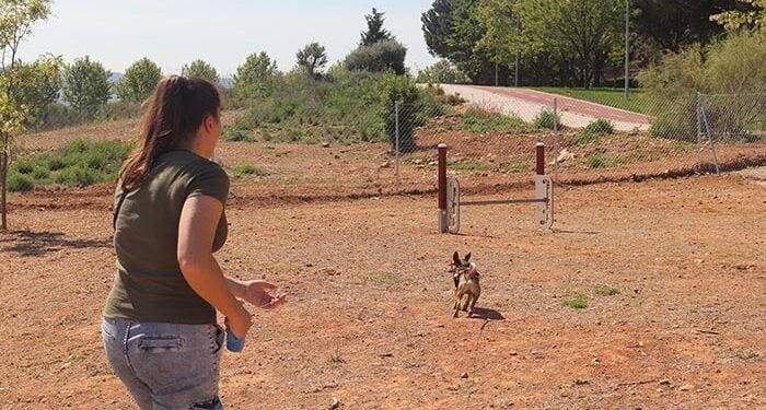 Abierto al uso público la nueva área de recreo canino de la calle El Casar, frente al Parque Elena de la Cruz