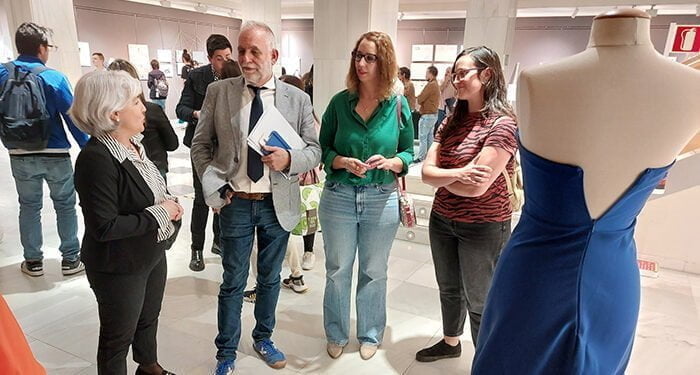 Alumnado de la Escuela de Arte Elena de la Cruz expone trabajos de los ciclos de Obras de Decoración y de Estilismo de Indumentaria