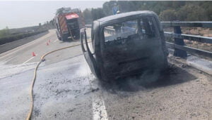 Arde una furgoneta en la A-40 a la altura de Jábaga