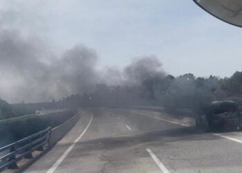 Arde una furgoneta en la A-40 a la altura de Jábaga