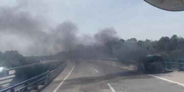 Arde una furgoneta en la A-40 a la altura de Jábaga