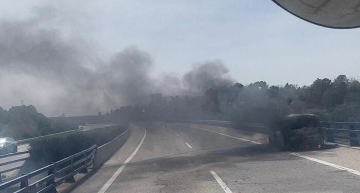 Arde una furgoneta en la A-40 a la altura de Jábaga