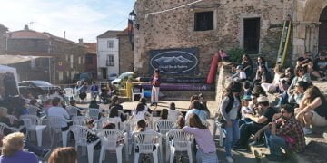 Bustares escribe con éxito su tercer capítulo de la Feria del Libro