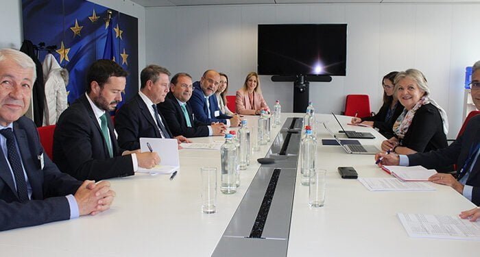 Castilla-La Mancha entra en la red Hydrogen Europe y recibe el reconocimiento de la gestión de fondos por parte de la comisaria de Cohesión y Reformas 1 Castilla-La Mancha entra en la red Hydrogen Europe y recibe el reconocimiento de la gestión de fondos por parte de la comisaria de Cohesión y Reformas