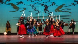 Cerca de 200 alumnos y alumnas de las escuelas municipales actúan en el Buero por el Día Internacional de la Danza