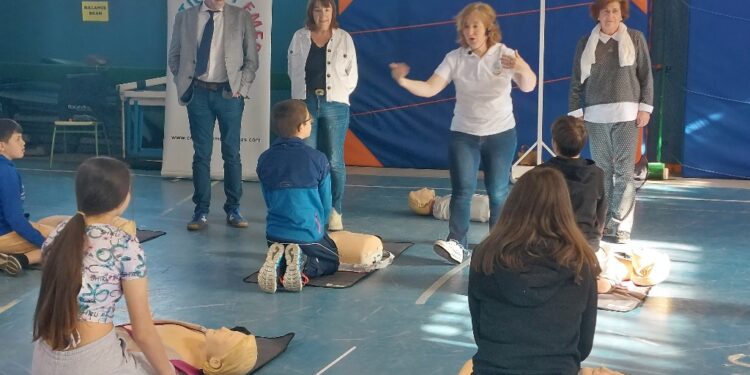 Un centenar de alumnos del instituto Antonio Buero Vallejo participan en un taller de la Asociación Críticos y Emergencias