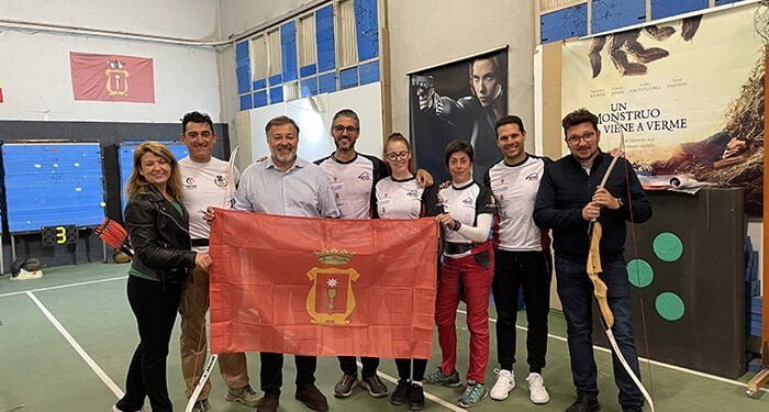 Dolz de la enhorabuena al Club de Tiro con Arco Cuenca, que ha logrado 24 medallas nacionales en menos de cuatro años