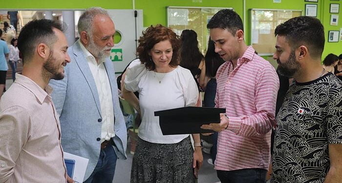 El Ayuntamiento de Cabanillas reconoce la labor del IES Ana María Matute, en el 20º aniversario de su apertura