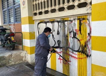 El Ayuntamiento de Cuenca prueba un nuevo sistema para la eliminación de grafitis