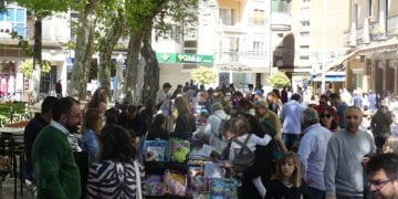 El Día del Libro ya luce en la Plaza de la Hispanidad con libros de todo tipo y actividades paralelas