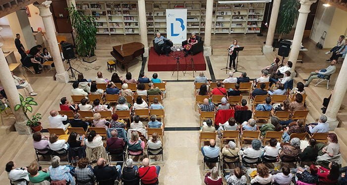 El encuentro con Héctor Abad Faciolince arranca los actos programados para conmemorar el Día del Libro en la Biblioteca pública provincial de Guadalajara