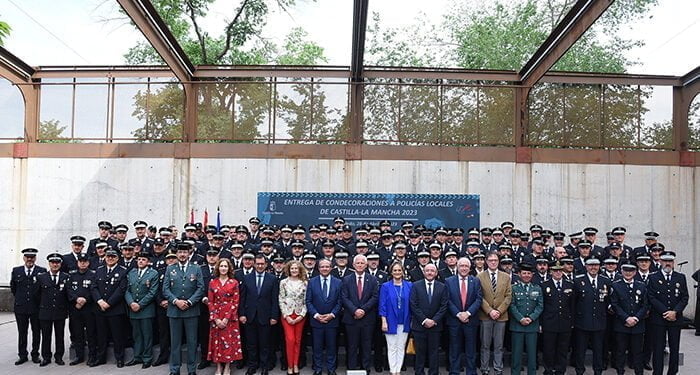 El Gobierno regional ensalza la labor de la Policía Local y su colaboración con otros cuerpos de seguridad para proteger los derechos y libertades de la ciudadanía 1 El Gobierno regional ensalza la labor de la Policía Local y su colaboración con otros cuerpos de seguridad para proteger los derechos y libertades de la ciudadanía