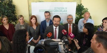 El Gobierno regional informa a las entidades responsables y gestores acerca de las nuevas ayudas y fondos para mejorar la gestión de los residuos municipales